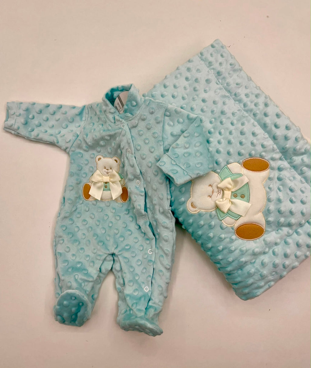 Conjunto de babygrow e manta