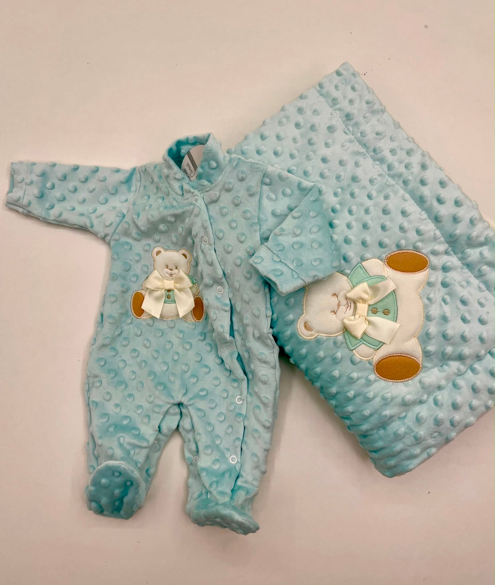 Conjunto de babygrow e manta