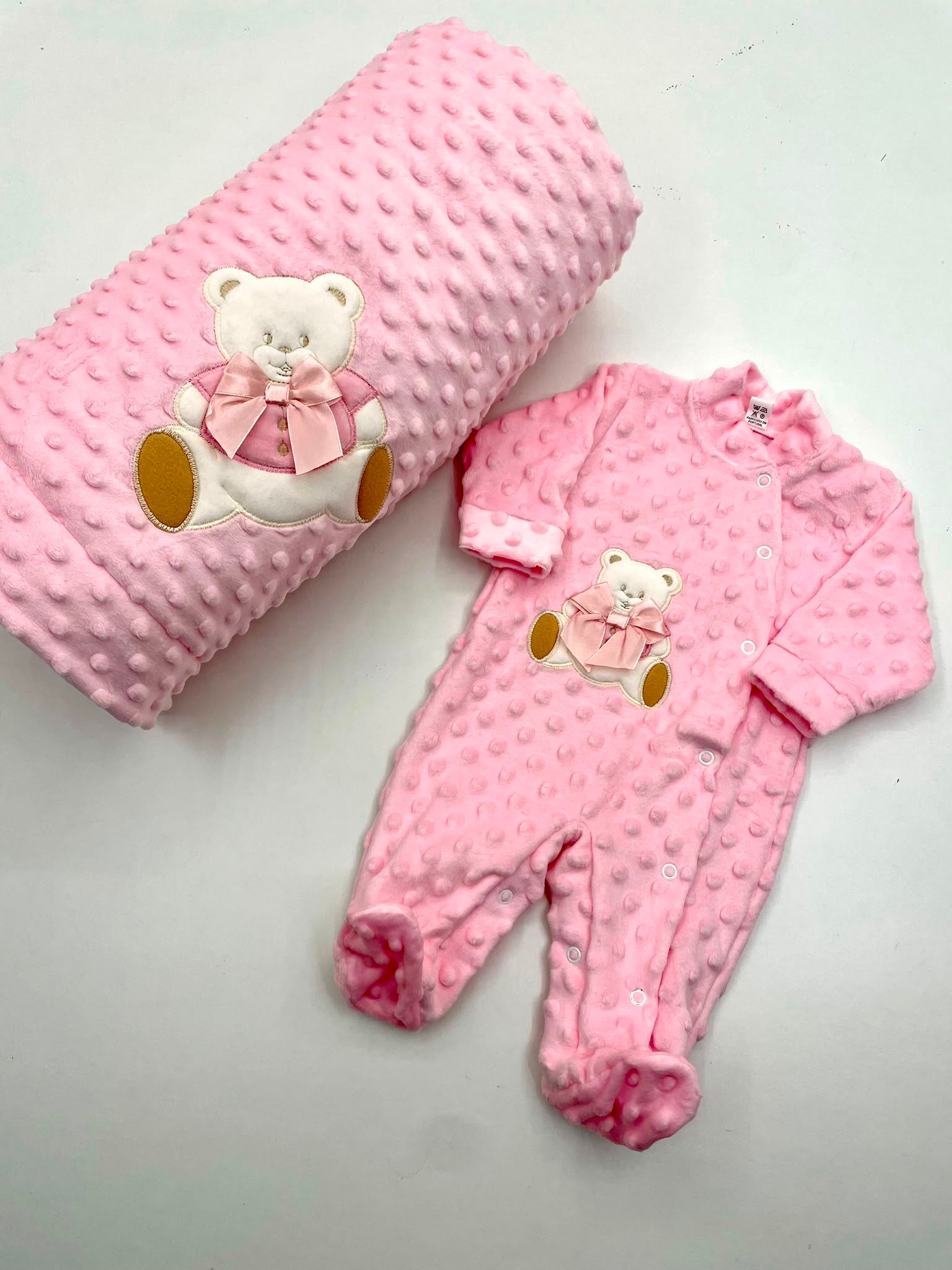 Conjunto de babygrow e manta