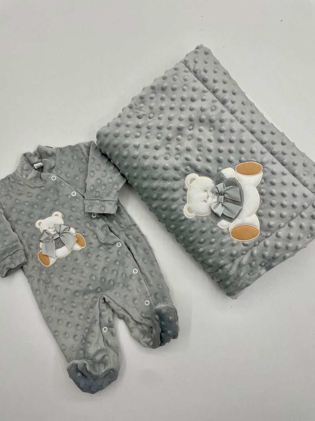 Conjunto de babygrow e manta