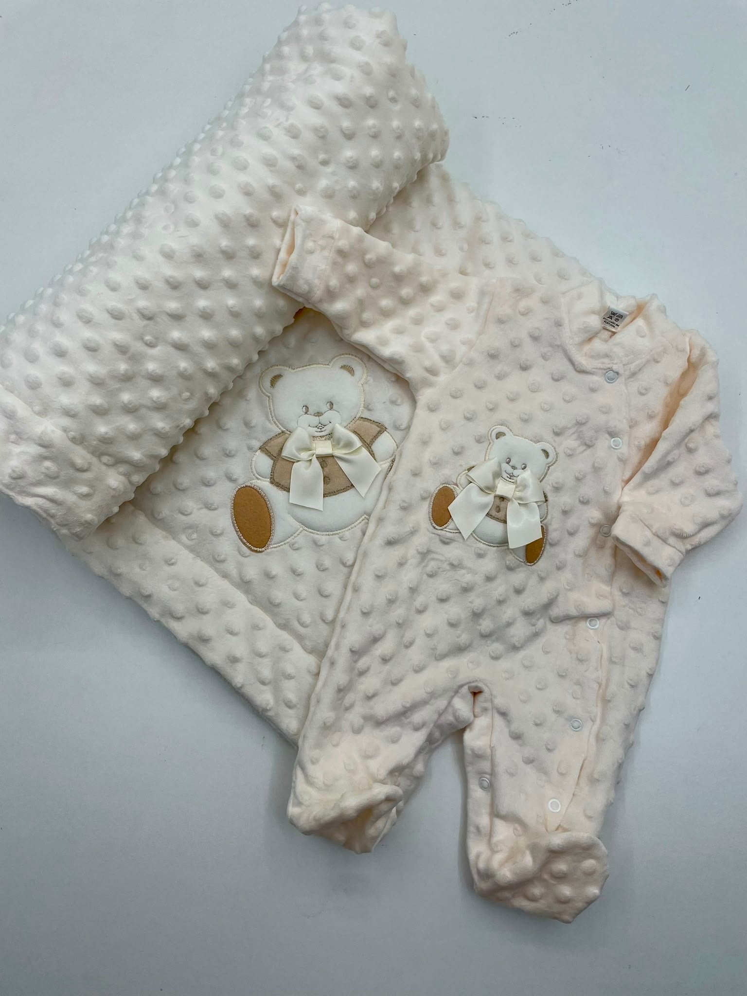 Conjunto de babygrow e manta